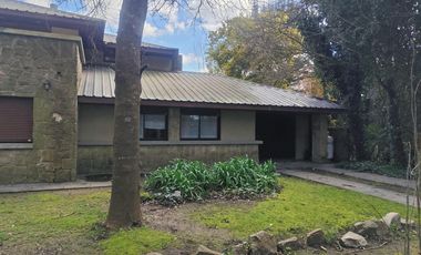 Dos viviendas independientes con quincho