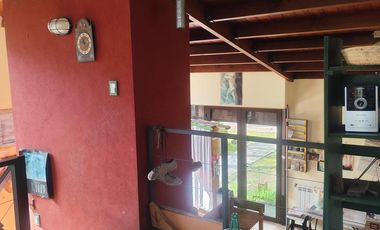 Dos viviendas independientes con quincho