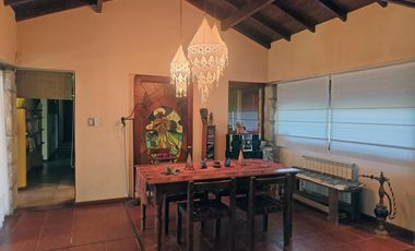 Dos viviendas independientes con quincho