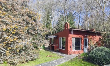 Dos viviendas independientes con quincho