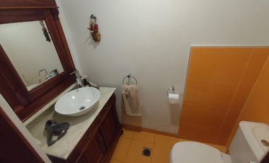 Dos viviendas independientes con quincho