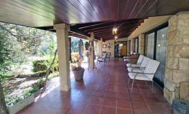 Dos viviendas independientes con quincho