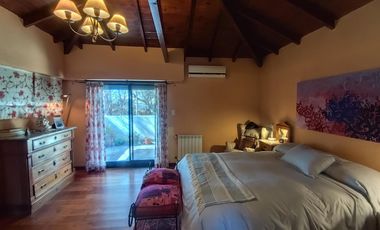 Dos viviendas independientes con quincho