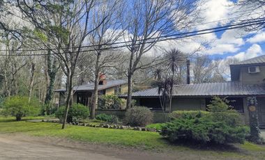 Dos viviendas independientes con quincho