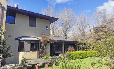 Dos viviendas independientes con quincho