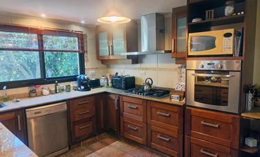 Dos viviendas independientes con quincho