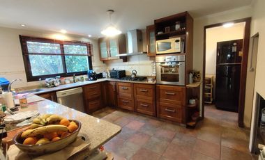 Dos viviendas independientes con quincho