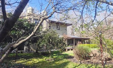 Dos viviendas independientes con quincho