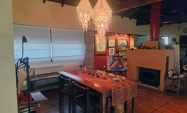 Dos viviendas independientes con quincho