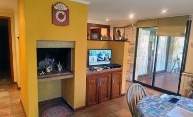 Dos viviendas independientes con quincho