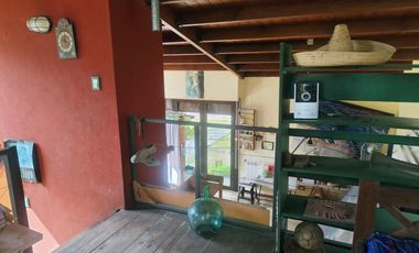 Dos viviendas independientes con quincho