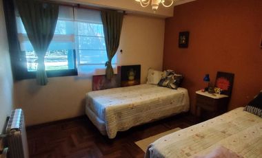 Dos viviendas independientes con quincho