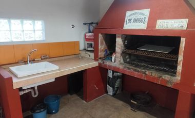 Dos viviendas independientes con quincho