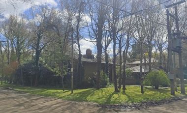 Dos viviendas independientes con quincho