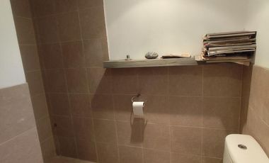 Dos viviendas independientes con quincho