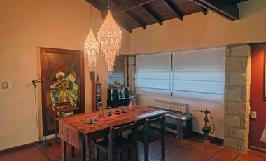 Dos viviendas independientes con quincho