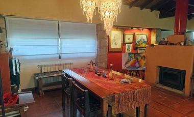 Dos viviendas independientes con quincho