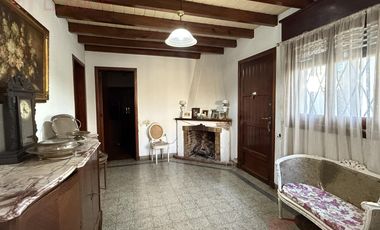 Venta de Casa de 3 dormitorios con pileta y parque, apta crédito sobre Av. Constitución, Luján.