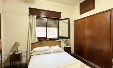 Venta de Casa de 3 dormitorios con pileta y parque, apta crédito sobre Av. Constitución, Luján.