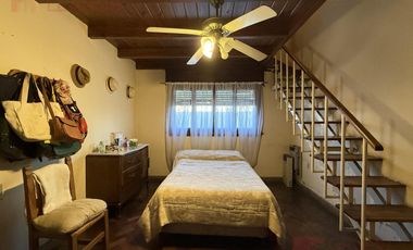 Venta de Casa de 3 dormitorios con pileta y parque, apta crédito sobre Av. Constitución, Luján.