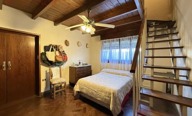 Venta de Casa de 3 dormitorios con pileta y parque, apta crédito sobre Av. Constitución, Luján.