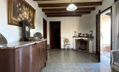 Venta de Casa de 3 dormitorios con pileta y parque, apta crédito sobre Av. Constitución, Luján.