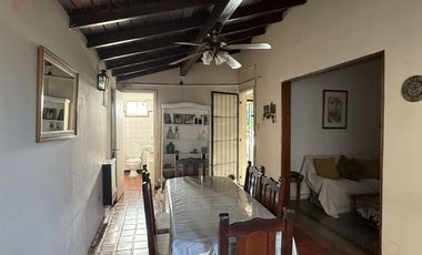 Venta de Casa de 3 dormitorios con pileta y parque, apta crédito sobre Av. Constitución, Luján.