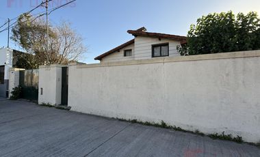 Venta de Casa de 3 dormitorios con pileta y parque, apta crédito sobre Av. Constitución, Luján.