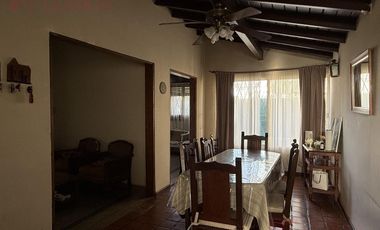 Venta de Casa de 3 dormitorios con pileta y parque, apta crédito sobre Av. Constitución, Luján.