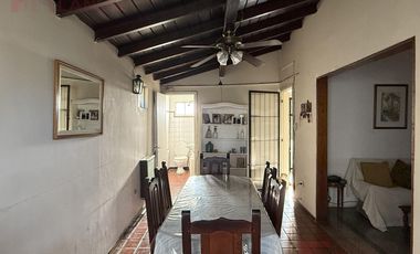 Venta de Casa de 3 dormitorios con pileta y parque, apta crédito sobre Av. Constitución, Luján.