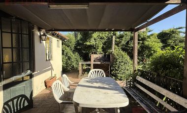 Venta de Casa de 3 dormitorios con pileta y parque, apta crédito sobre Av. Constitución, Luján.