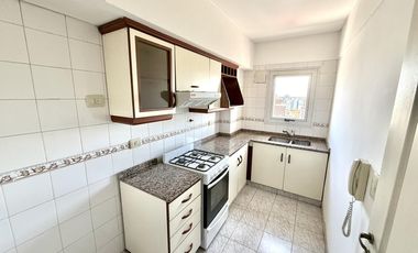 Departamento Dos Ambientes con cochera a metros de la estación de Lomas de Zamora