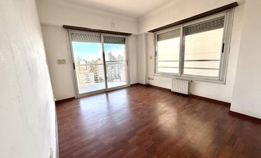 Departamento Dos Ambientes con cochera a metros de la estación de Lomas de Zamora