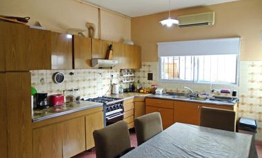 VENTA CASA MULTIFAMILIAR EN VILLA ADELINA