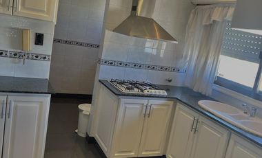 Venta Departamento 5 ambientes con cochera en Torre del Sol
