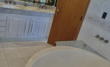 Venta Departamento 5 ambientes con cochera en Torre del Sol