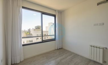 Piso de 4 ambientes con quincho, terraza y jacuzzi privados a estrenar, amenities cochera