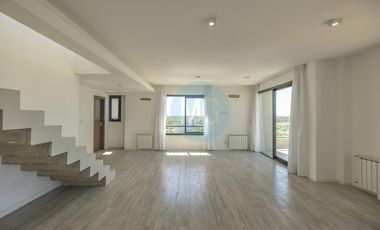 Piso de 4 ambientes con quincho, terraza y jacuzzi privados a estrenar, amenities cochera