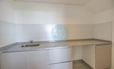 Piso de 4 ambientes con quincho, terraza y jacuzzi privados a estrenar, amenities cochera