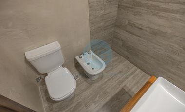 Piso de 4 ambientes con quincho, terraza y jacuzzi privados a estrenar, amenities cochera