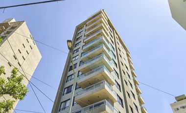 Piso de 4 ambientes con quincho, terraza y jacuzzi privados a estrenar, amenities cochera