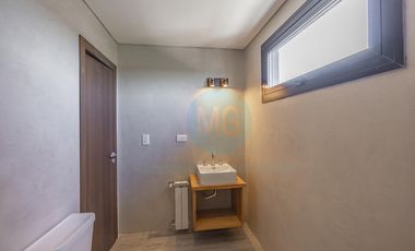 Piso de 4 ambientes con quincho, terraza y jacuzzi privados a estrenar, amenities cochera