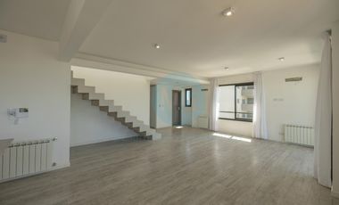 Piso de 4 ambientes con quincho, terraza y jacuzzi privados a estrenar, amenities cochera