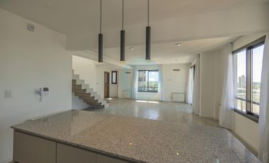 Piso de 4 ambientes con quincho, terraza y jacuzzi privados a estrenar, amenities cochera