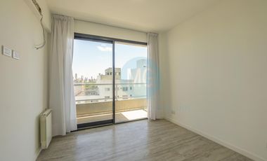 Piso de 4 ambientes con quincho, terraza y jacuzzi privados a estrenar, amenities cochera