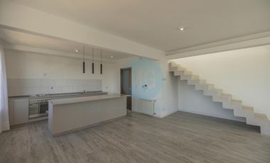Piso de 4 ambientes con quincho, terraza y jacuzzi privados a estrenar, amenities cochera