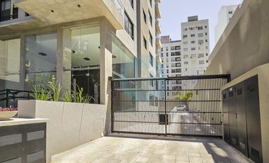 Piso de 4 ambientes con quincho, terraza y jacuzzi privados a estrenar, amenities cochera