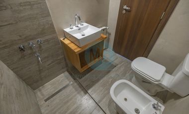 Piso de 4 ambientes con quincho, terraza y jacuzzi privados a estrenar, amenities cochera