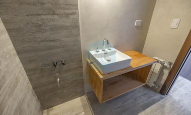 Piso de 4 ambientes con quincho, terraza y jacuzzi privados a estrenar, amenities cochera