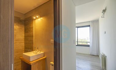 Piso de 4 ambientes con quincho, terraza y jacuzzi privados a estrenar, amenities cochera